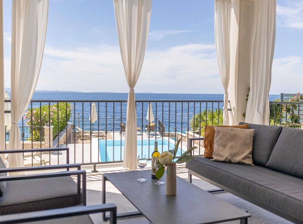 Sunlit Shores Beach Villa With Pool, Gym and Sauna