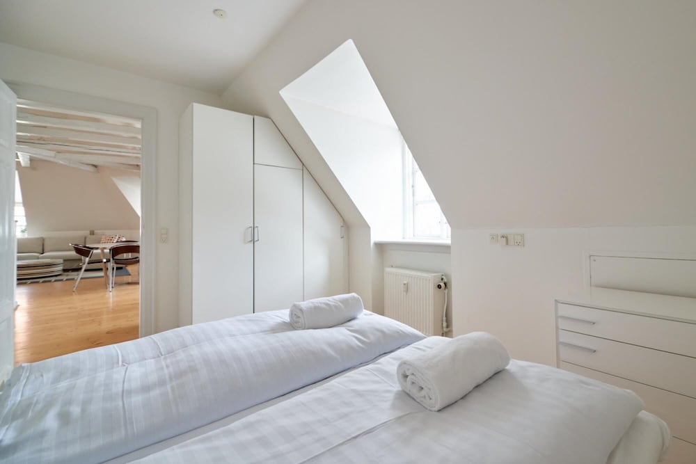 Bright Apartment Next to Tivoli Heart of CPH