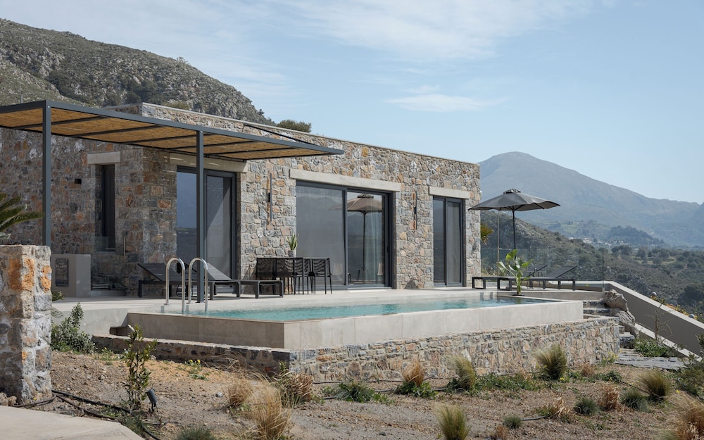 Neromai Cave Luxury Villas