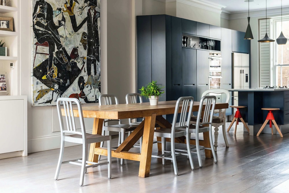 Fantastic 4 Bed House in Iconic Camden