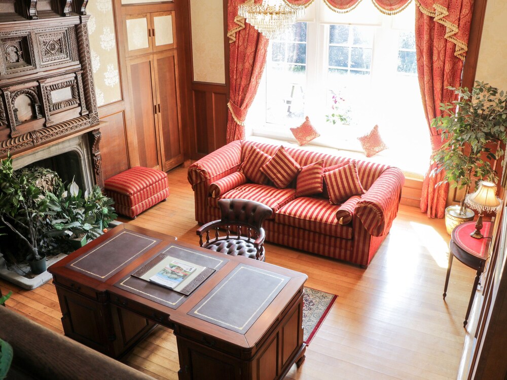 Auchentroig House