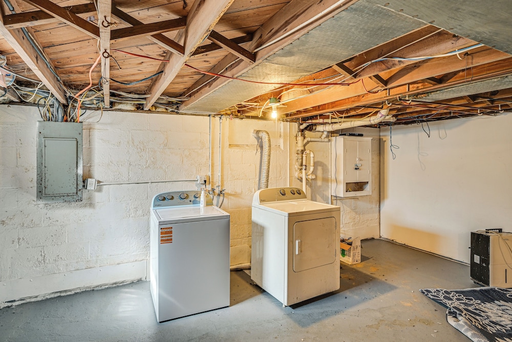 4 Mi to Lake Michigan: Updated Benton Harbor Home!