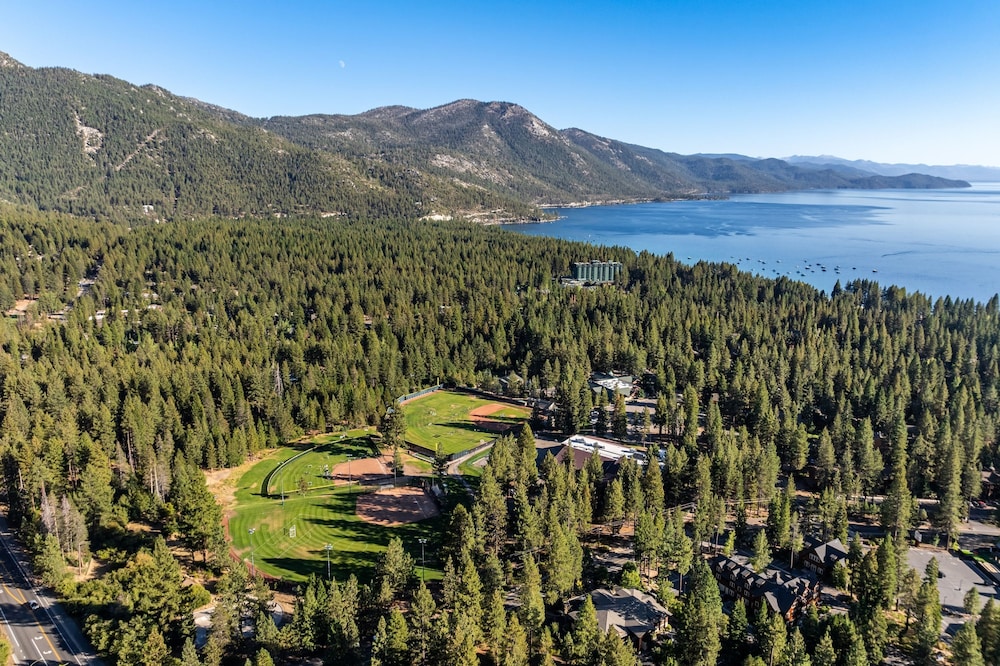 Northwood Mountain Views Sauna Balcony Tahoe Group Retreat