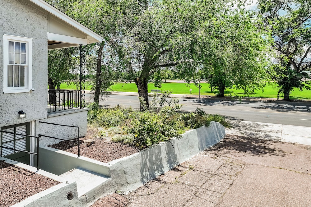 1318 E Pikes Peak