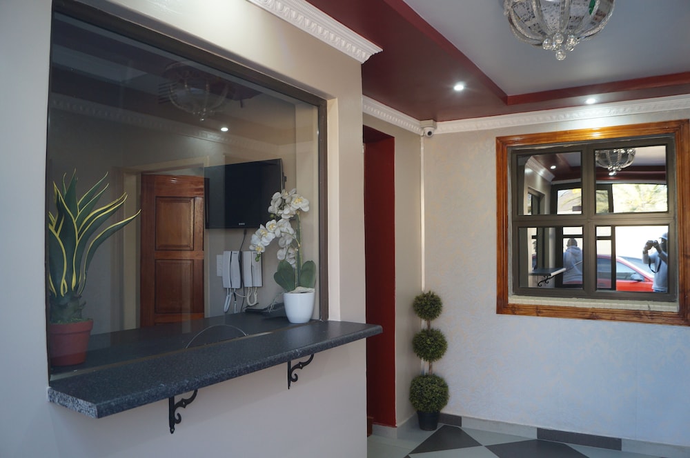 Miraton Eastgate Suites