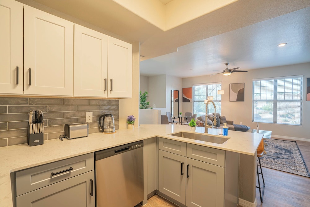 ROVE LIVING/KB - Lex on Central