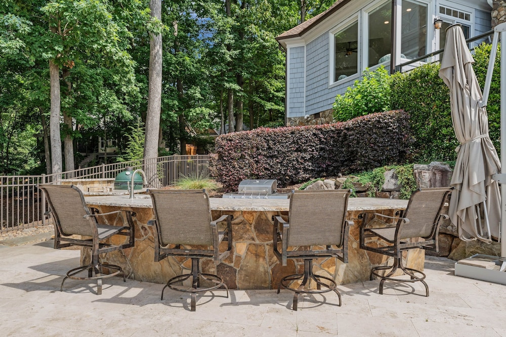 Paradise Pointe by Avantstay Lakefront Views Playset