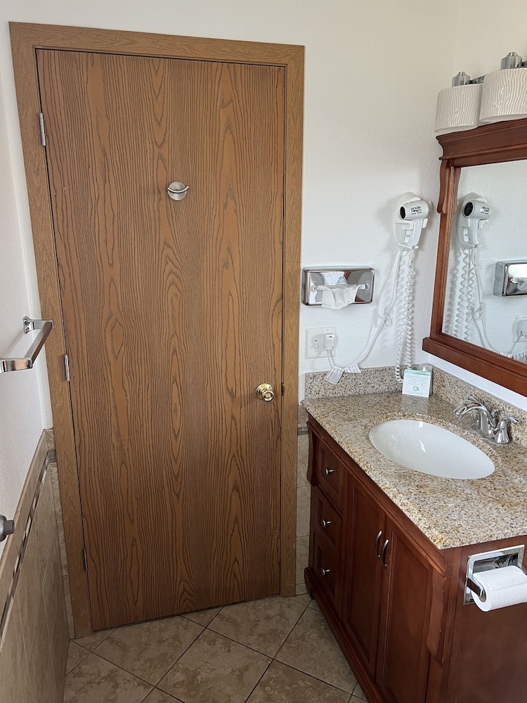 All Star Inn & Suites