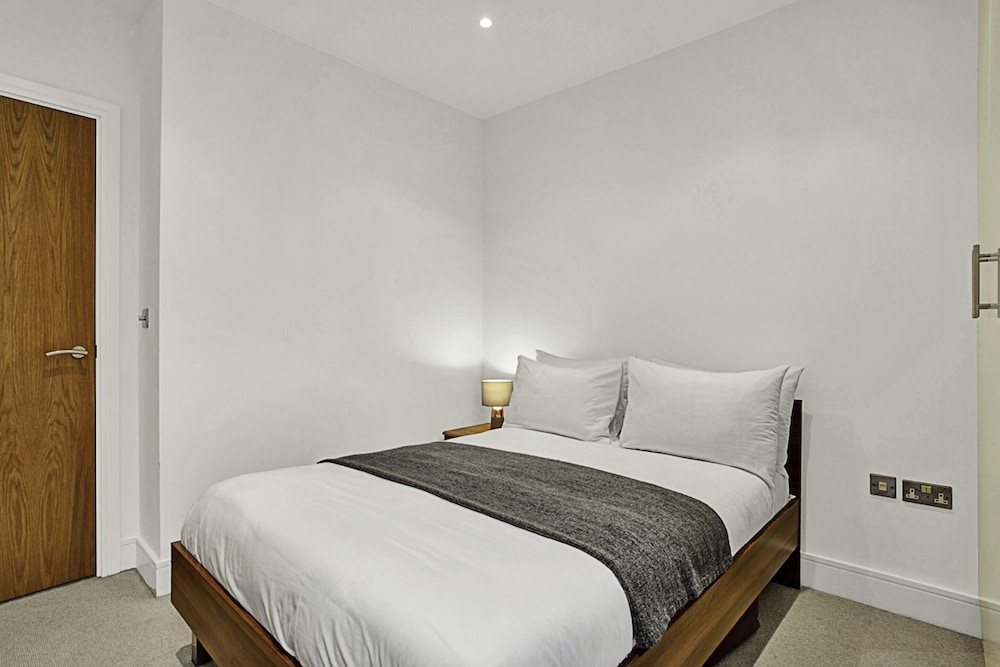 Urban Retreat: Stylish 1-bed Bliss