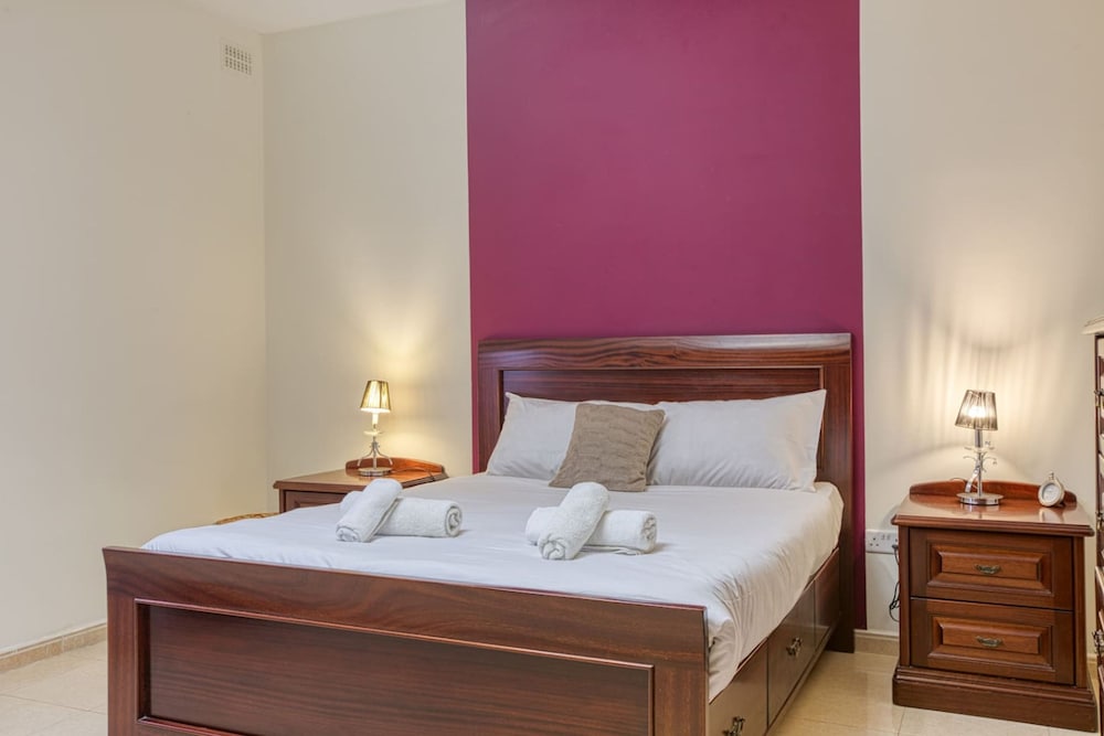 St James the Traditional 4-bed Townhouse Terrace