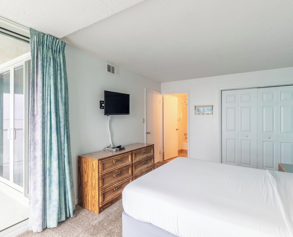 Bay Club Resort by Coolvacay