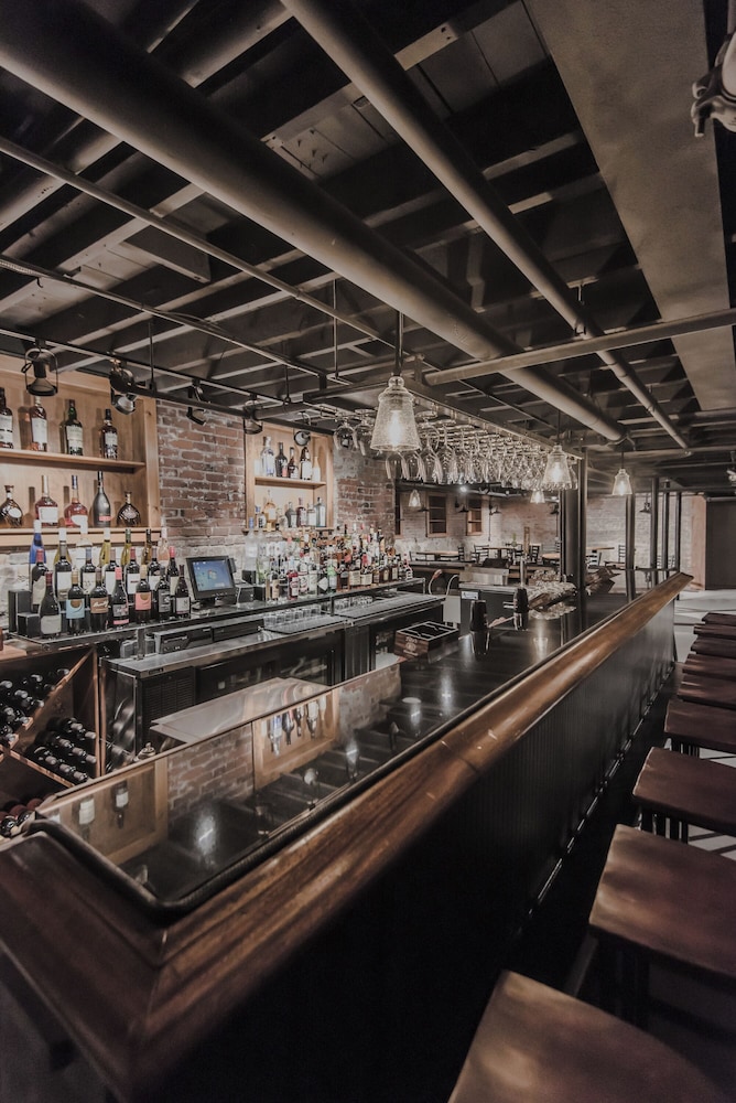 The Glen Cove Hotel & Restaurant