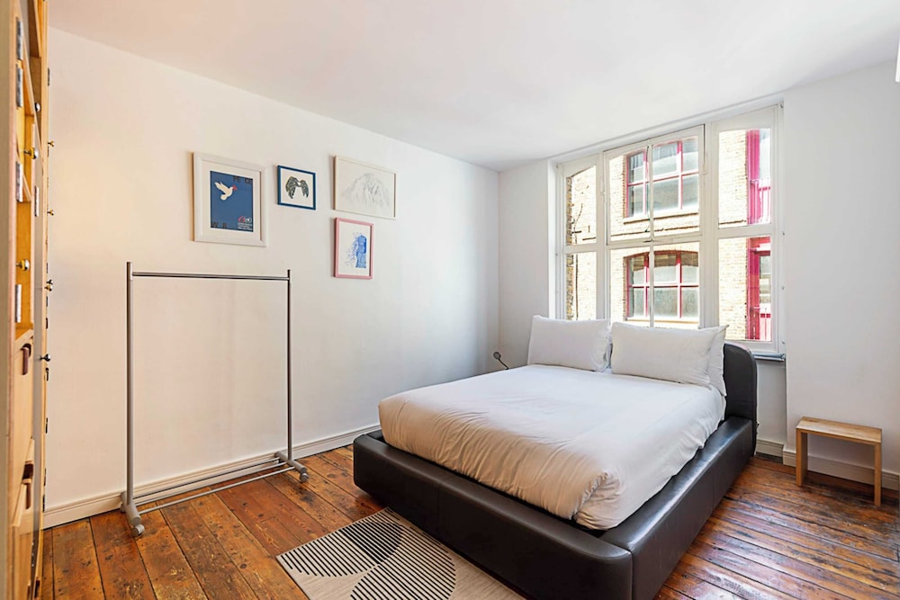 Quirky and Colourful Flat in Shoreditch view 2