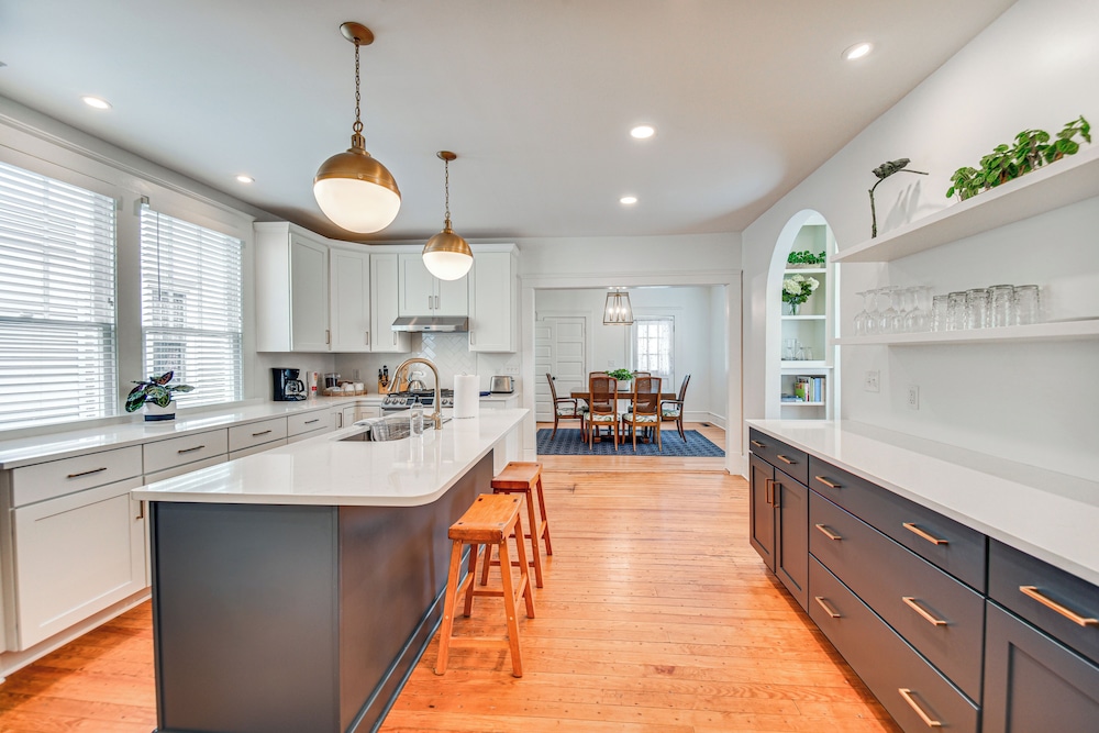 Elizabeth City Home w/ Fire Pit < 1 Mi to Downtown