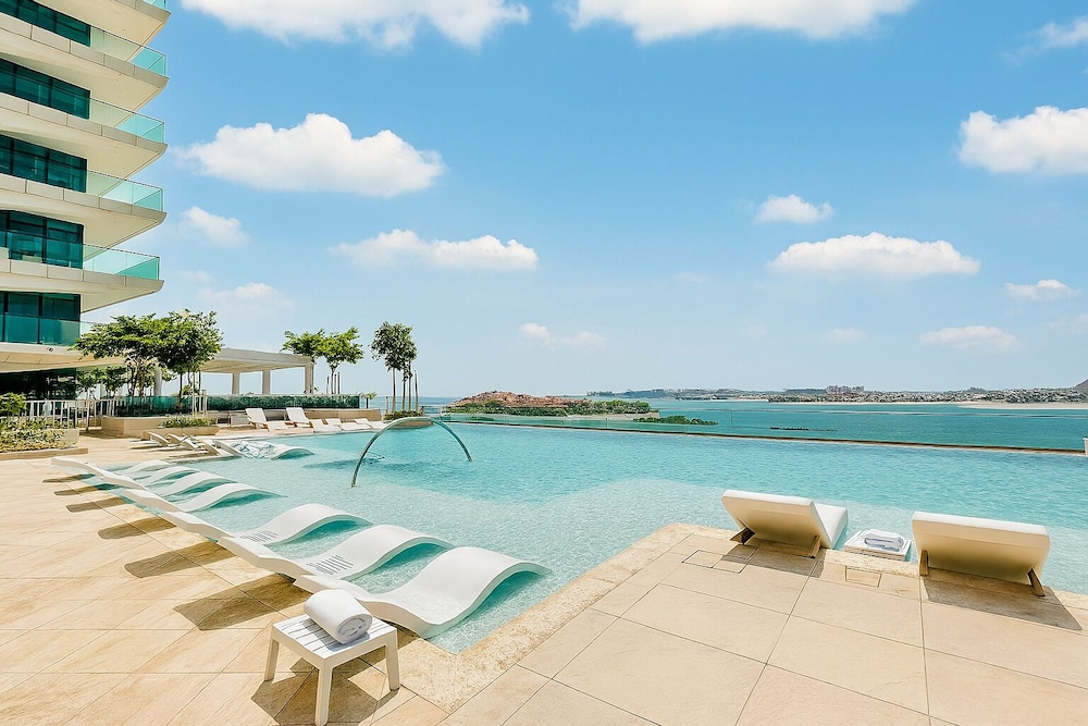 KeyRock - Sea View Beachfront Penthouse