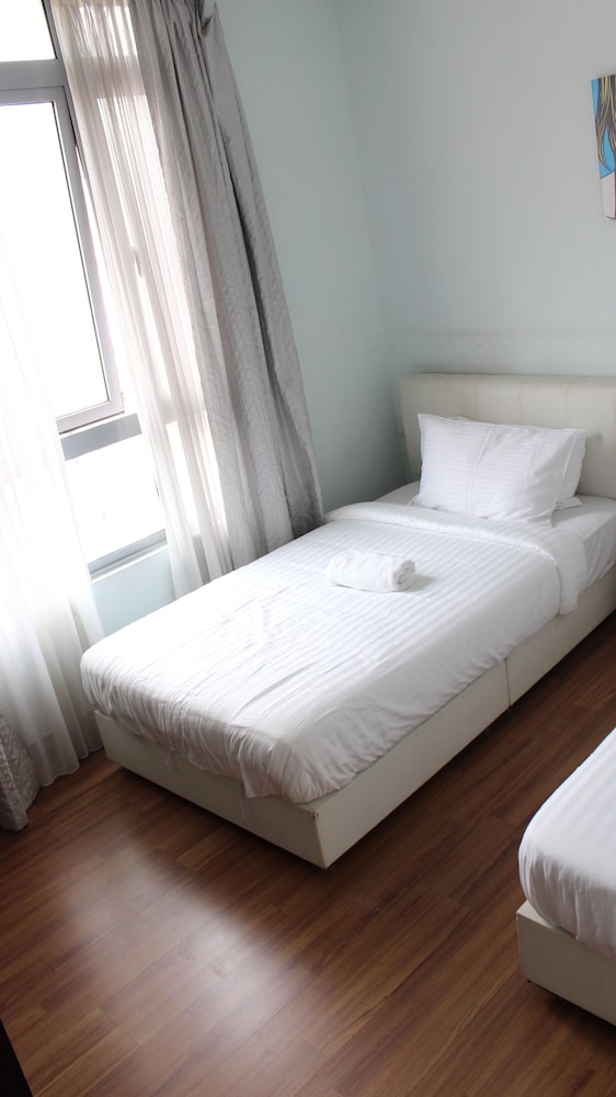 Peaceful Service Suites at Taragon Puteri Bintang photo 7