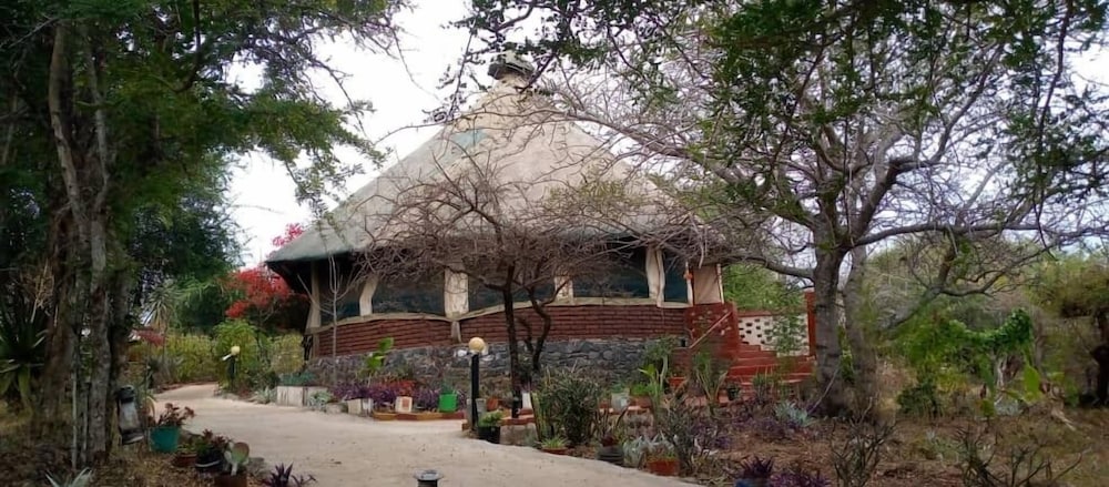 African Sunrise Lodge and Campsite