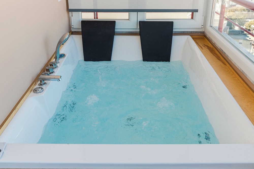 Marina Jacuzzi Suites 2 by  PS