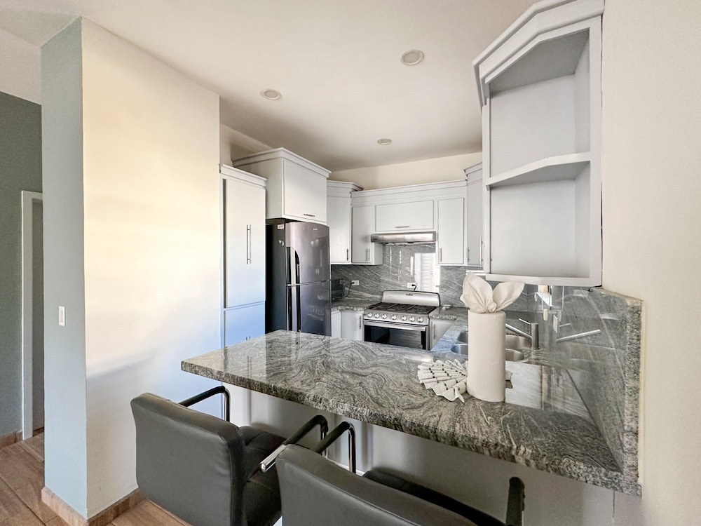 Sleek Downtown Escape With Private Parking