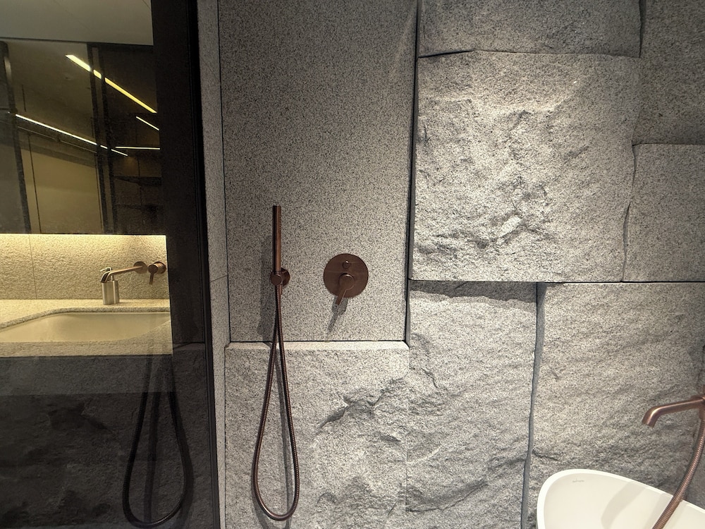 Caelum Black Gangnam Luxury Apt