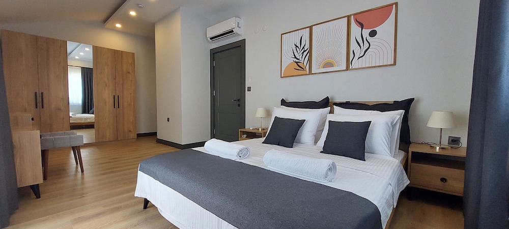 New Flat Large Living Space 3 Close to Lara Beach