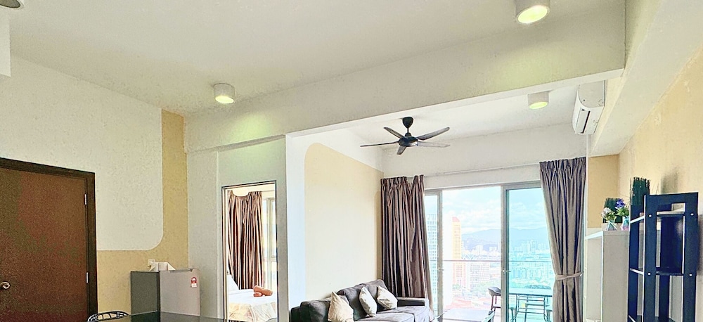 Regalia Residence The Sky Pool Suite