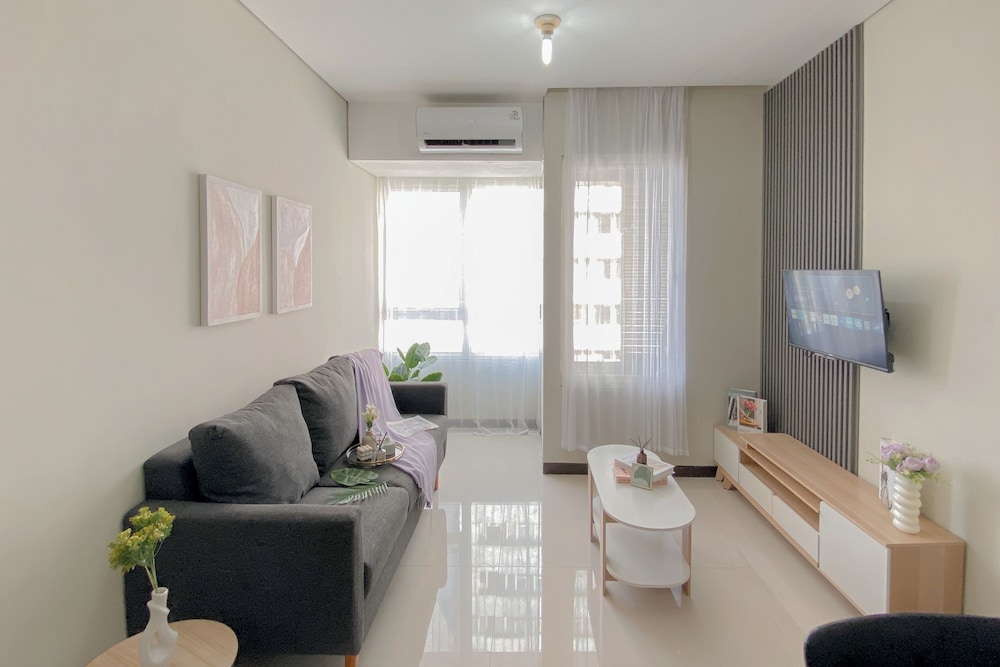 Well Designed 2Br At Nifarro Park Apartment