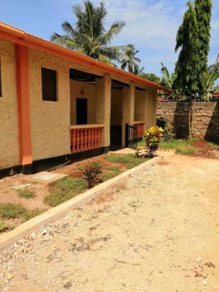 Ukunda Vacations - Diani Travelers Guest House - Property Image 5