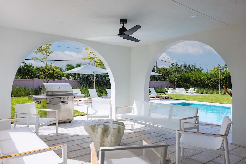 Brand New The Greenmoor House With Pool
