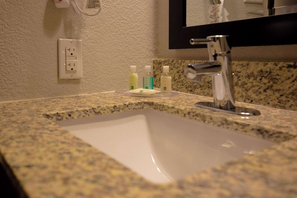 Quality Inn & Suites Hammond Near I-8090