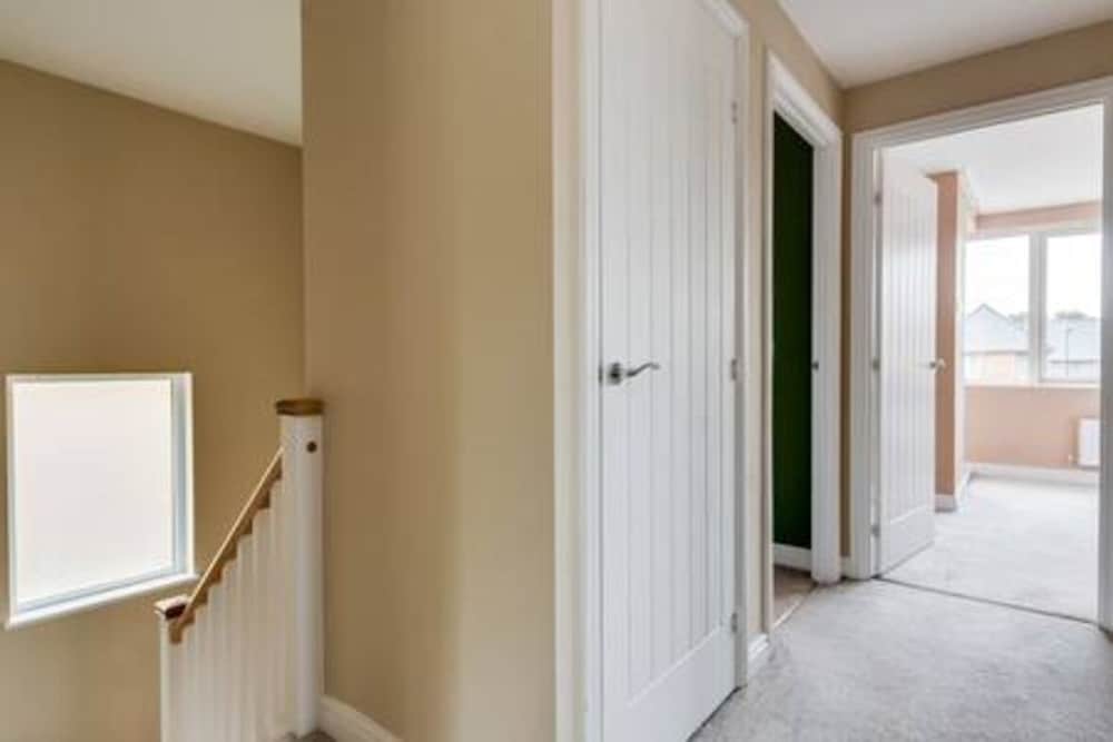 Family-friendly Getaway - Garden Parking Sleeps 7