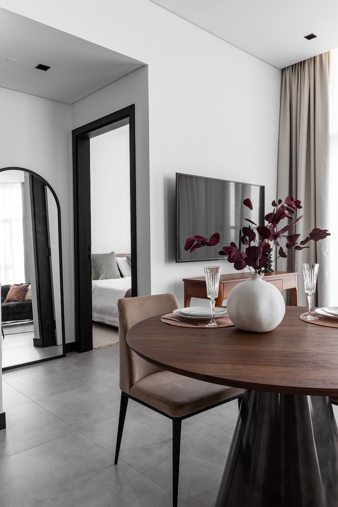 Elegant 1BR at 15 Northside