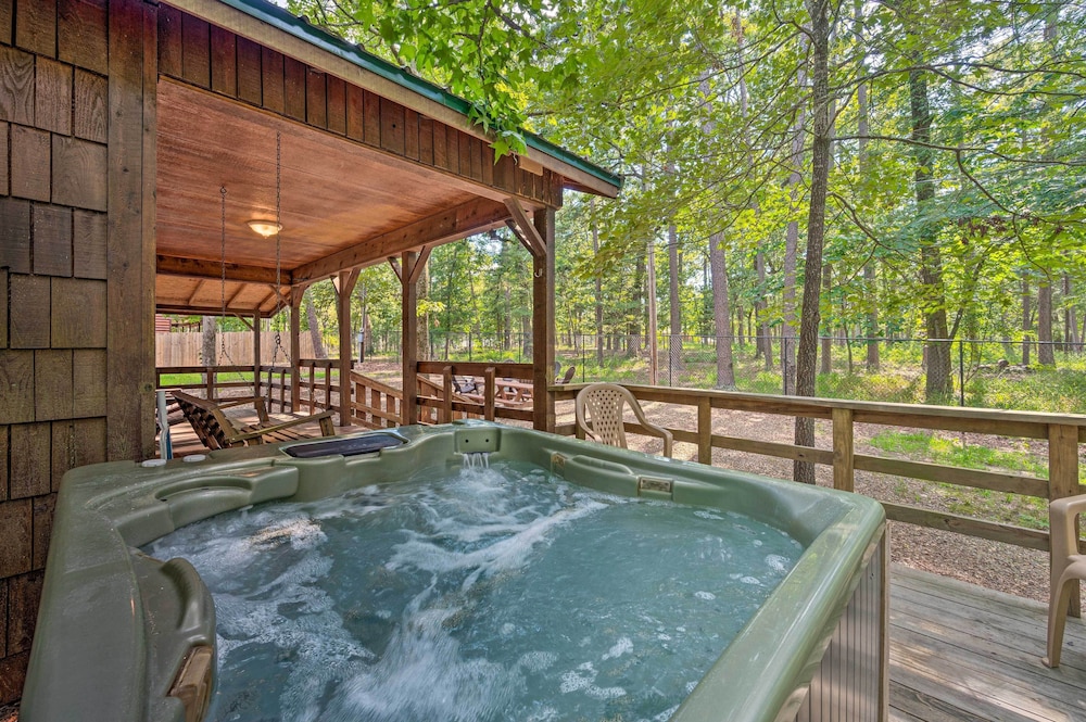 Relaxing Broken Bow Bungalow w/ Hot Tub & Deck! view 4