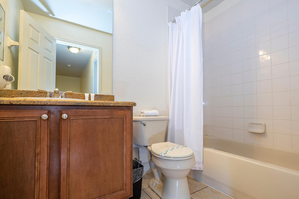 3132 CA - Charming Townhome Retreat