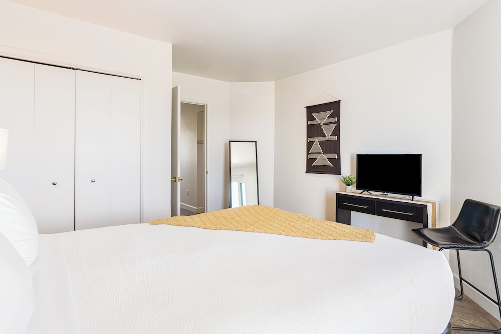 The Cayucan Bungalows by AvantStay Pet-Friendly Getaway Steps from Cayucos State Beach