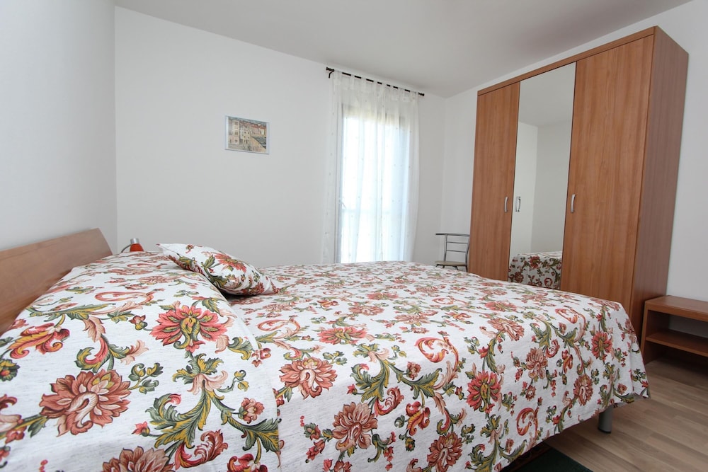 Apartment Mitton 2 view 5