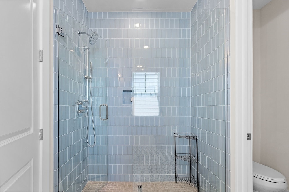 209 Seabreeze Escape: NEW Spacious 5-Bedroom Pool Home 5 Home