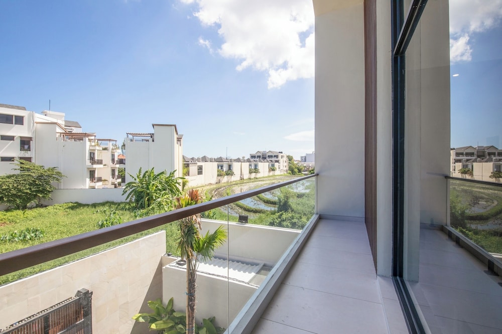 Elegant 3BR Escape Canggu AC 5min Shore