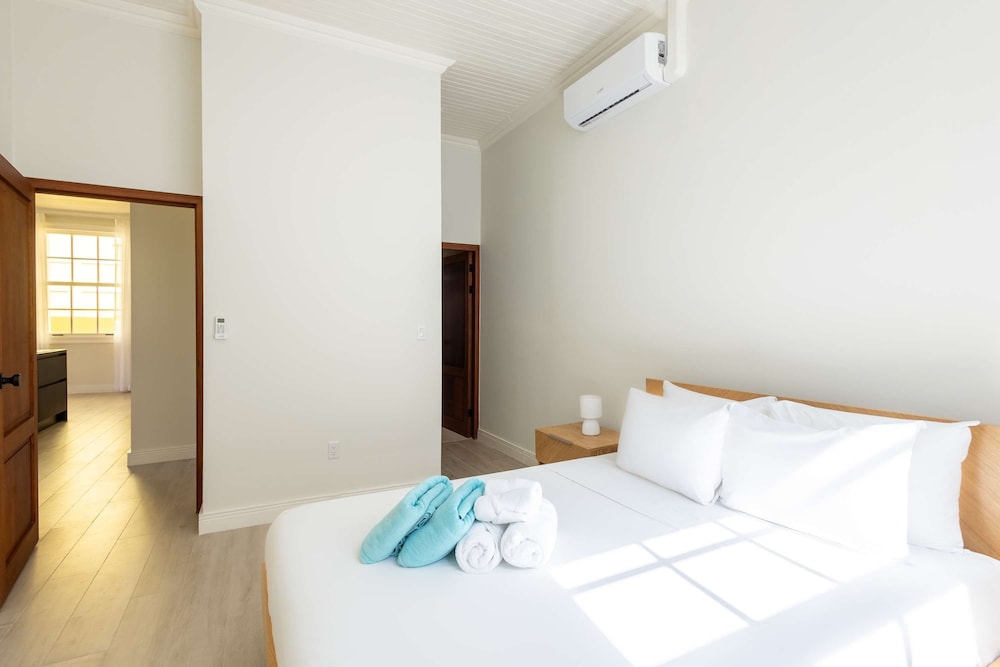 Chic Broadway Apartment in Central Willemstad