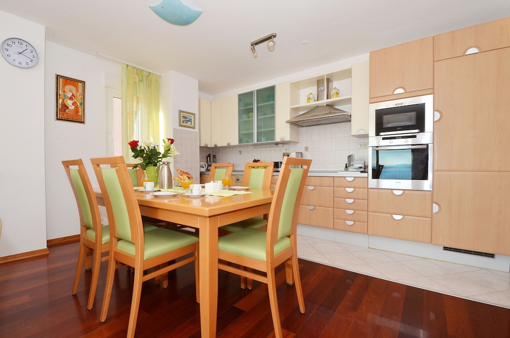 Lilly - spacious 3 bedroom apartment