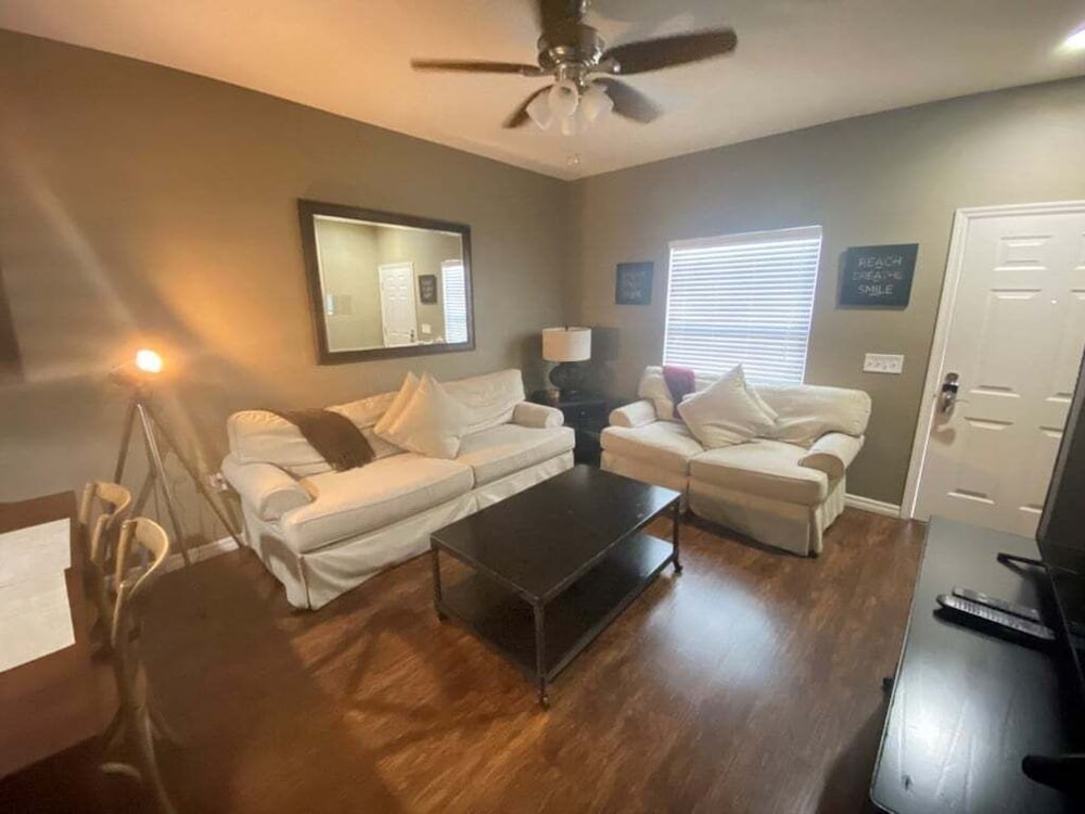 Family Retreat 3 Miles To Disney & Attractions 3 Bedroom Townhouse