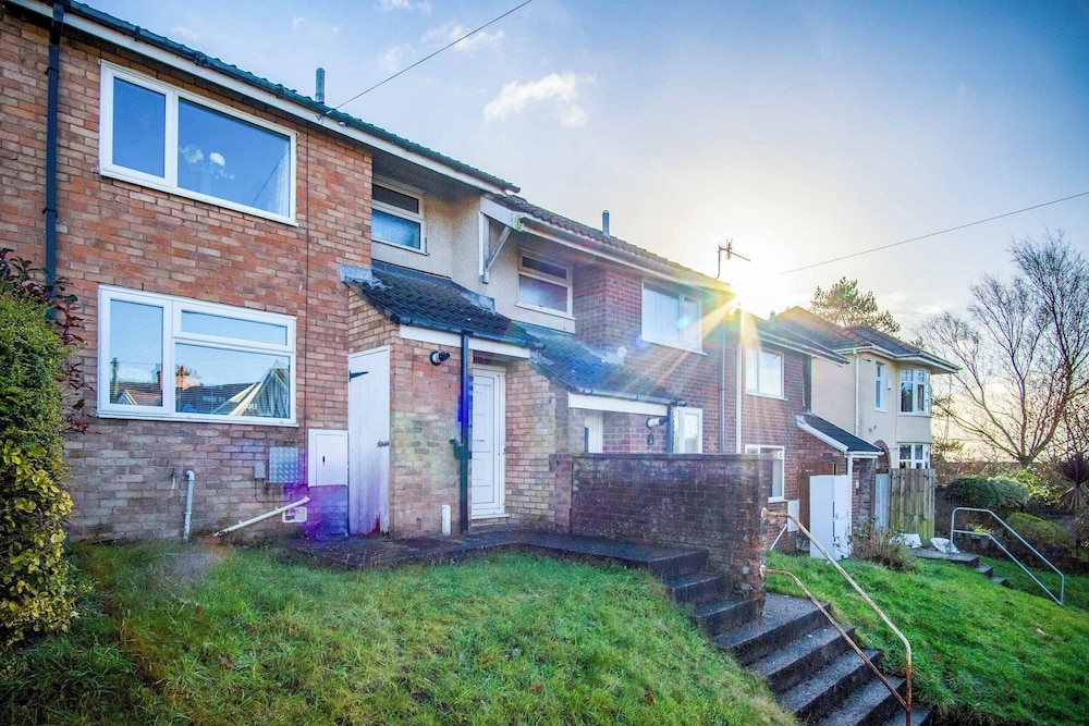 Gellionen - 2 Bedroom House - Clydach
