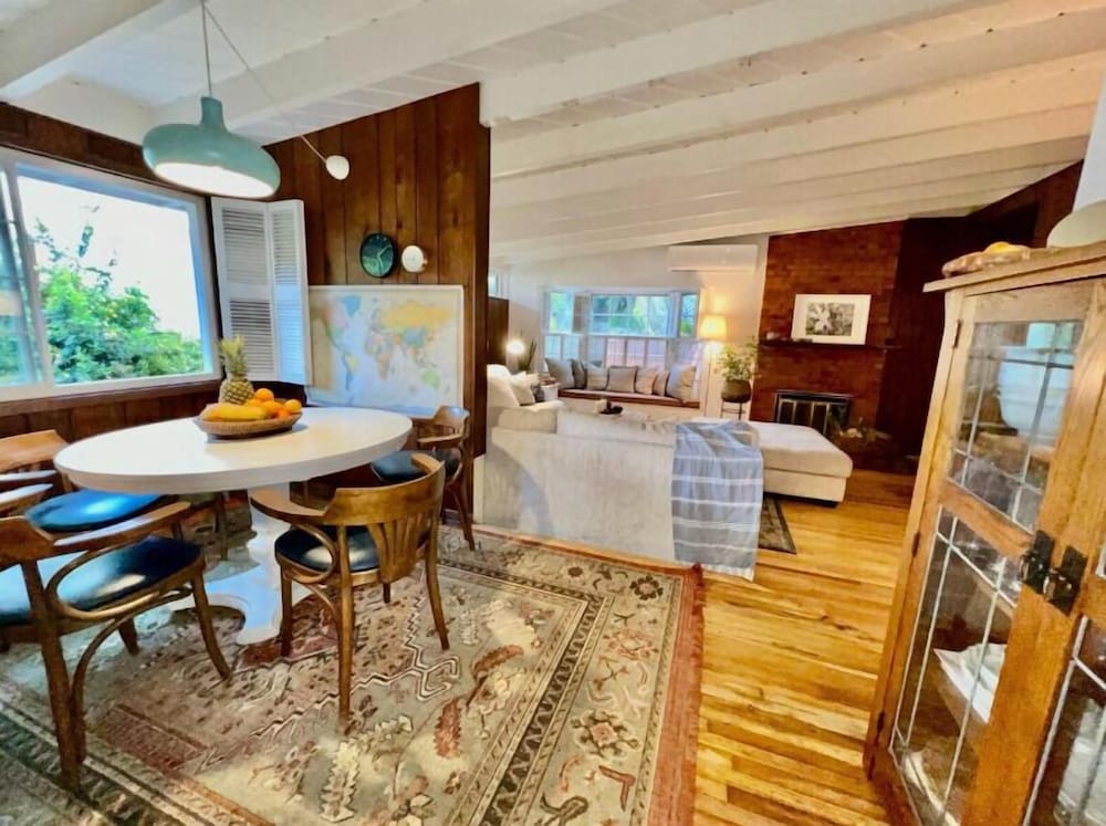 New Cozy Studio 2 Queen Beds, Kitchen Walk to Water