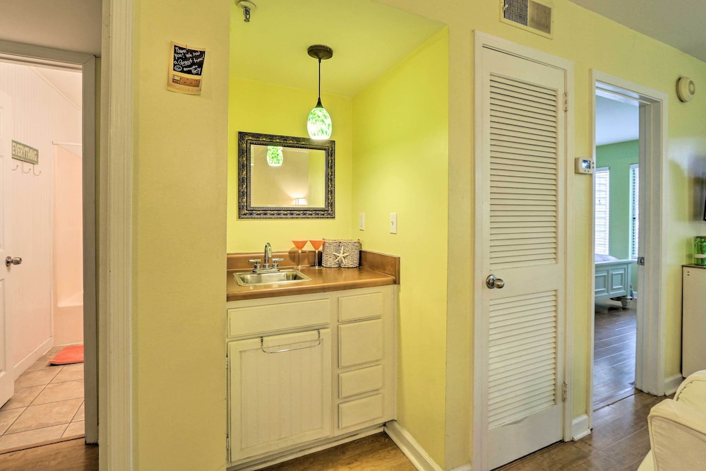 Steps to Beach & Pool Area: Hilton Head Condo