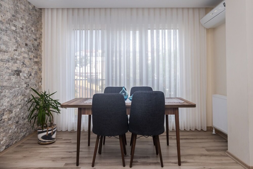 Modern and Central Flat With Balcony in Maltepe