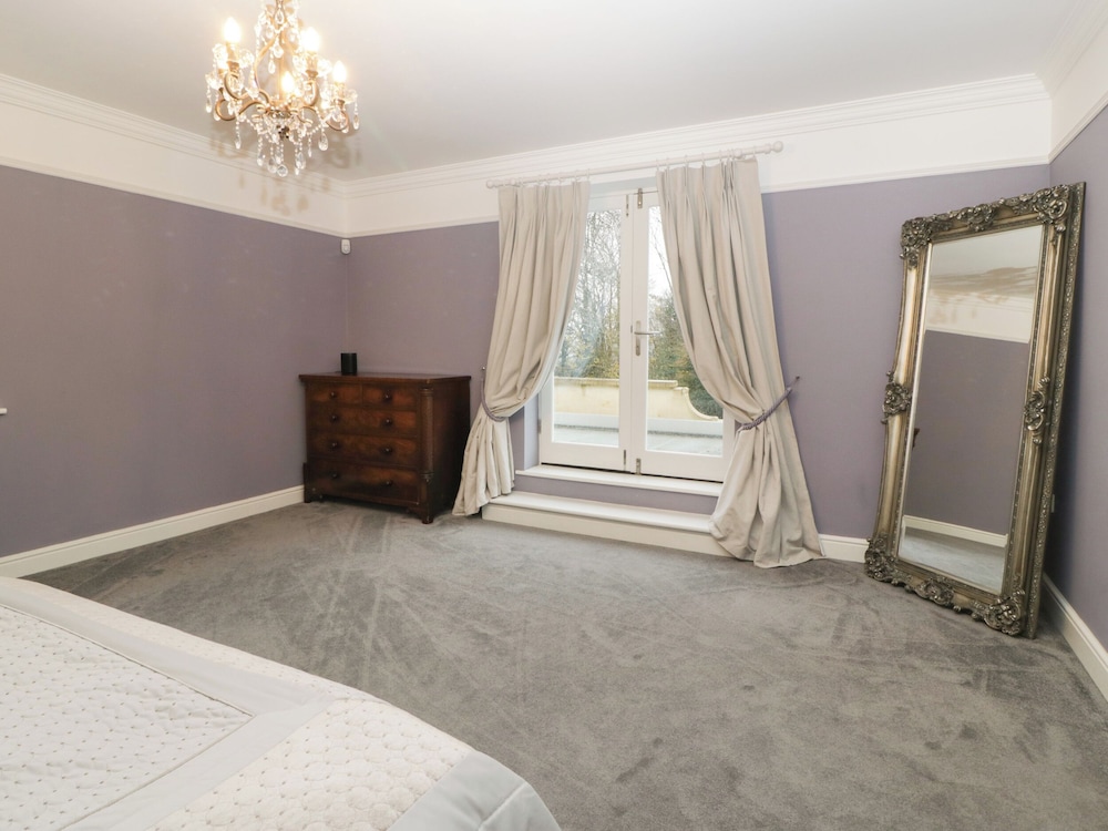 Vallis Oak Villa