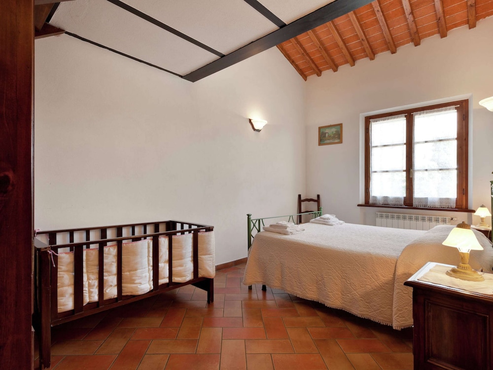 Poolside Vacation Home, Foiano