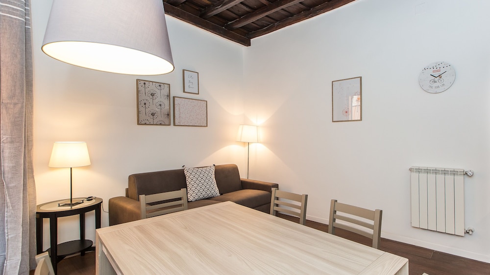 Rental In Rome Pelliccia Apartment
