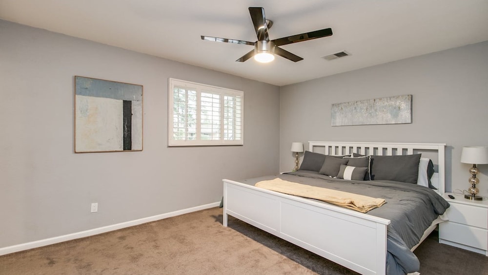 Modern Chic Old Town Scottsdale Home W/pool & Gym!