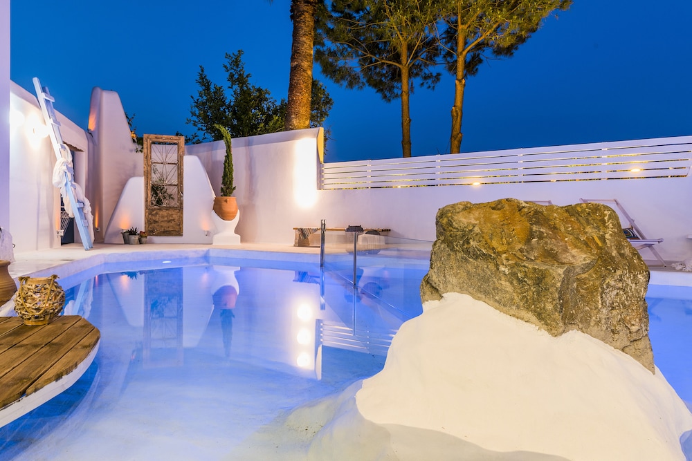 Kouros Home Hotel